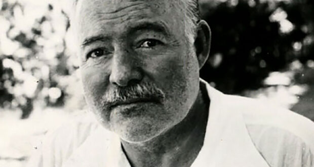 Ernest Hemingway, autore di Fiesta (Il sole sorgerà ancora)