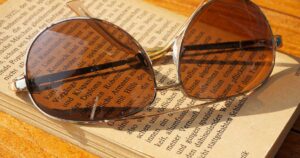 Libri con i protagonisti in vacanza: consigli di lettura