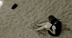 Leggere in spiaggia: 10 problemi che tutti abbiamo incontrato