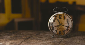 Ora legale, ora solare: il cambio ora tra frasi e poesie