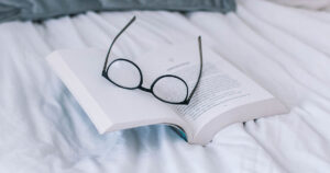 Il miglior leggio da letto ovvero come leggere comodamente da sdraiati