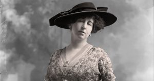 Annie Vivanti, la scrittrice che incantò Carducci e il mondo