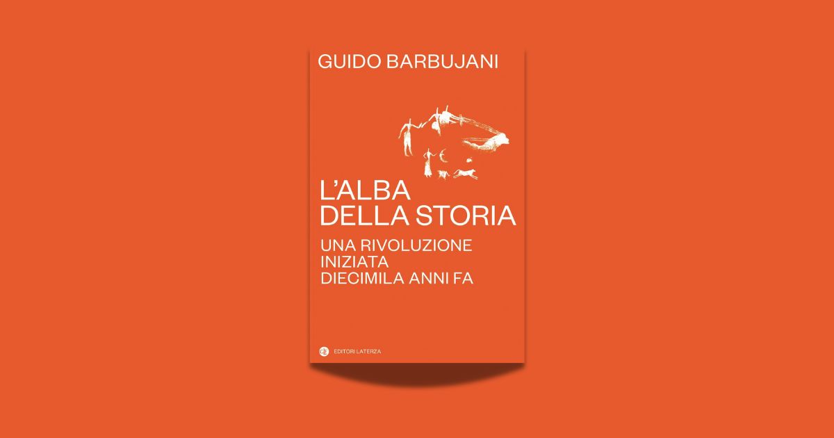 Copertina del libro L'alba della storia con la riproduzione di un disegno rupestre bianco su fondo arancione