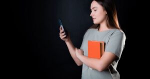 Nel vortice della fretta digitale: cosa stiamo perdendo davvero