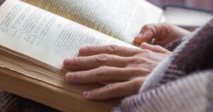 Il comfort reading, ovvero: perché rileggere gli stessi libri è una delle cose più sensate che si possano fare