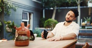 Frasi sul ghosting: le citazioni più belle sulle relazioni digitali